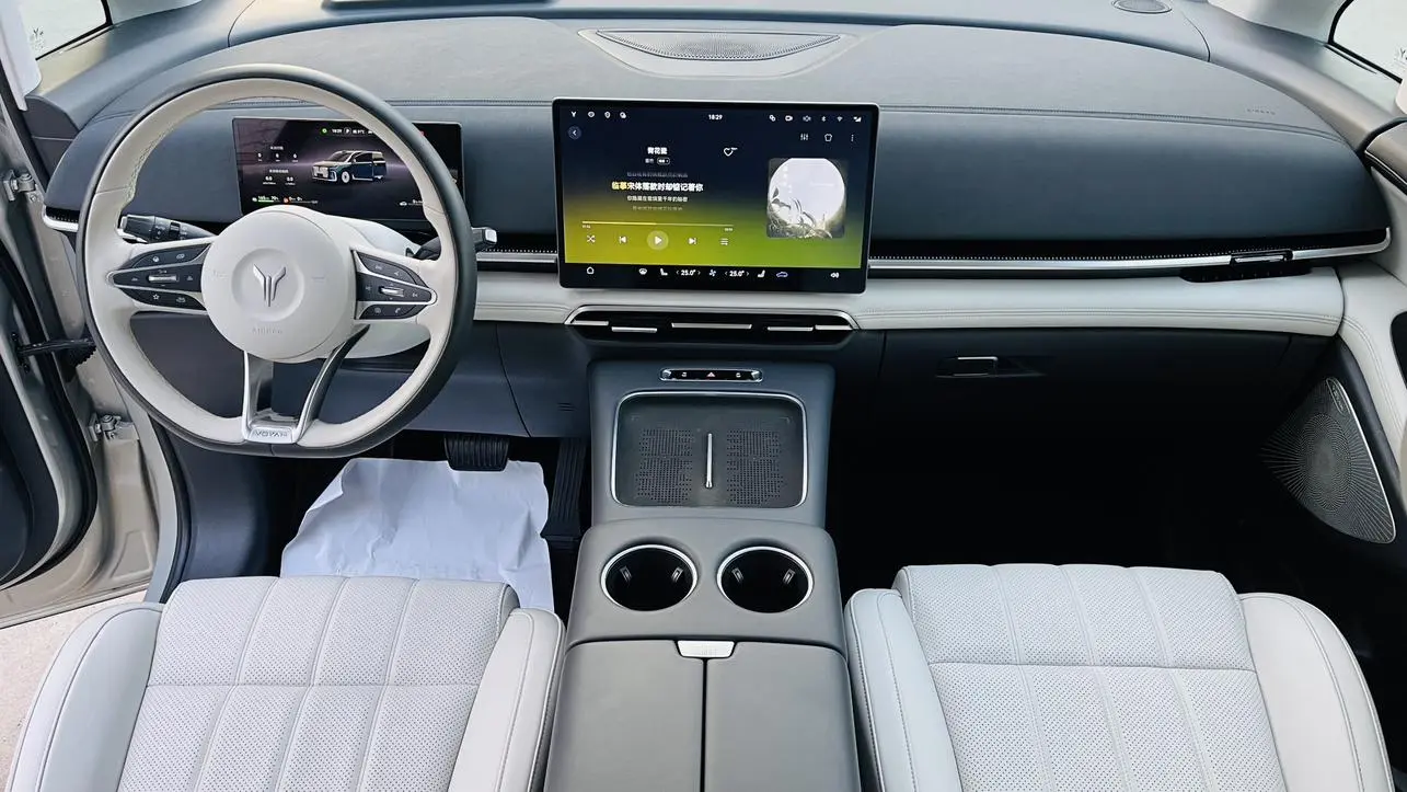 VOYAH Lantu Dreamer PHEV Four-wheel drive flagship dry version