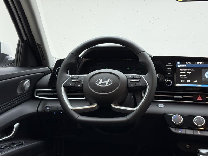 Hyundai Elantra 2023