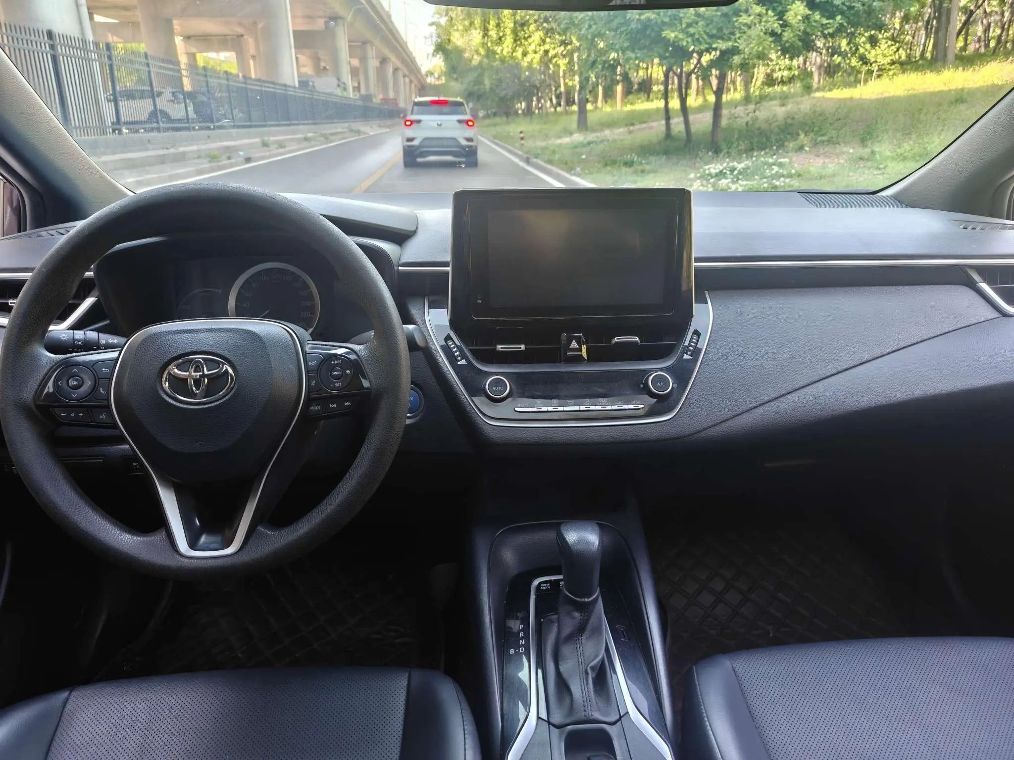 TOYOTA Lei Ling Dual engine 1.8H E-CVT Deluxe Edition