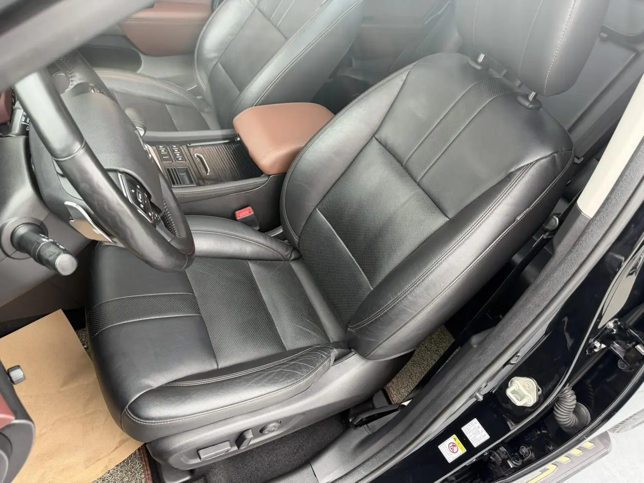 GAC Trumpchi GS8 320T two-wheel drive premium edition 7 seats