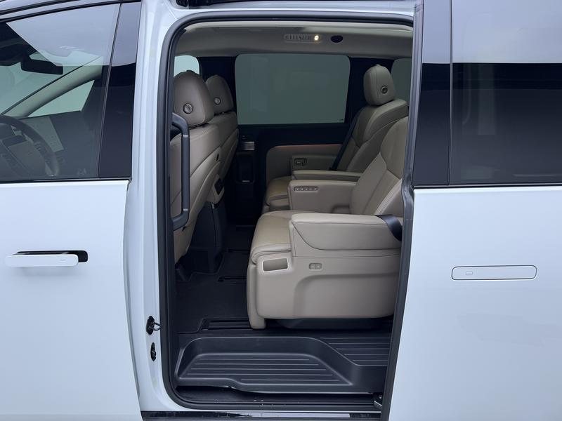 Li Auto Ideal MEGA 2025