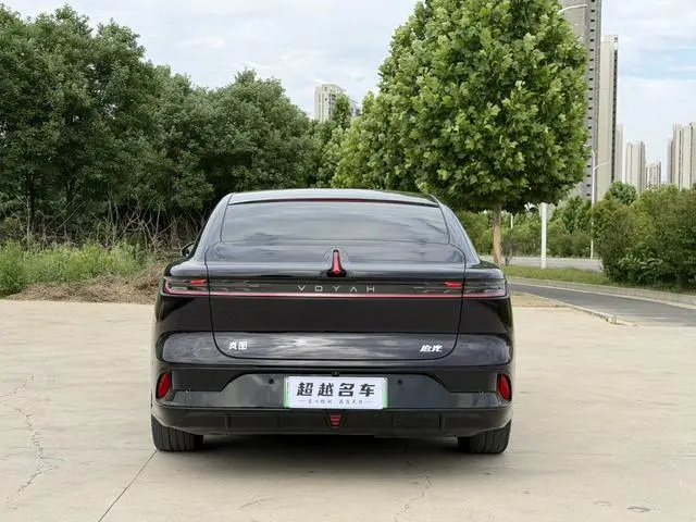 VOYAH Lantu chasing light PHEV Ultra-long battery life, four-wheel drive ultimate edition