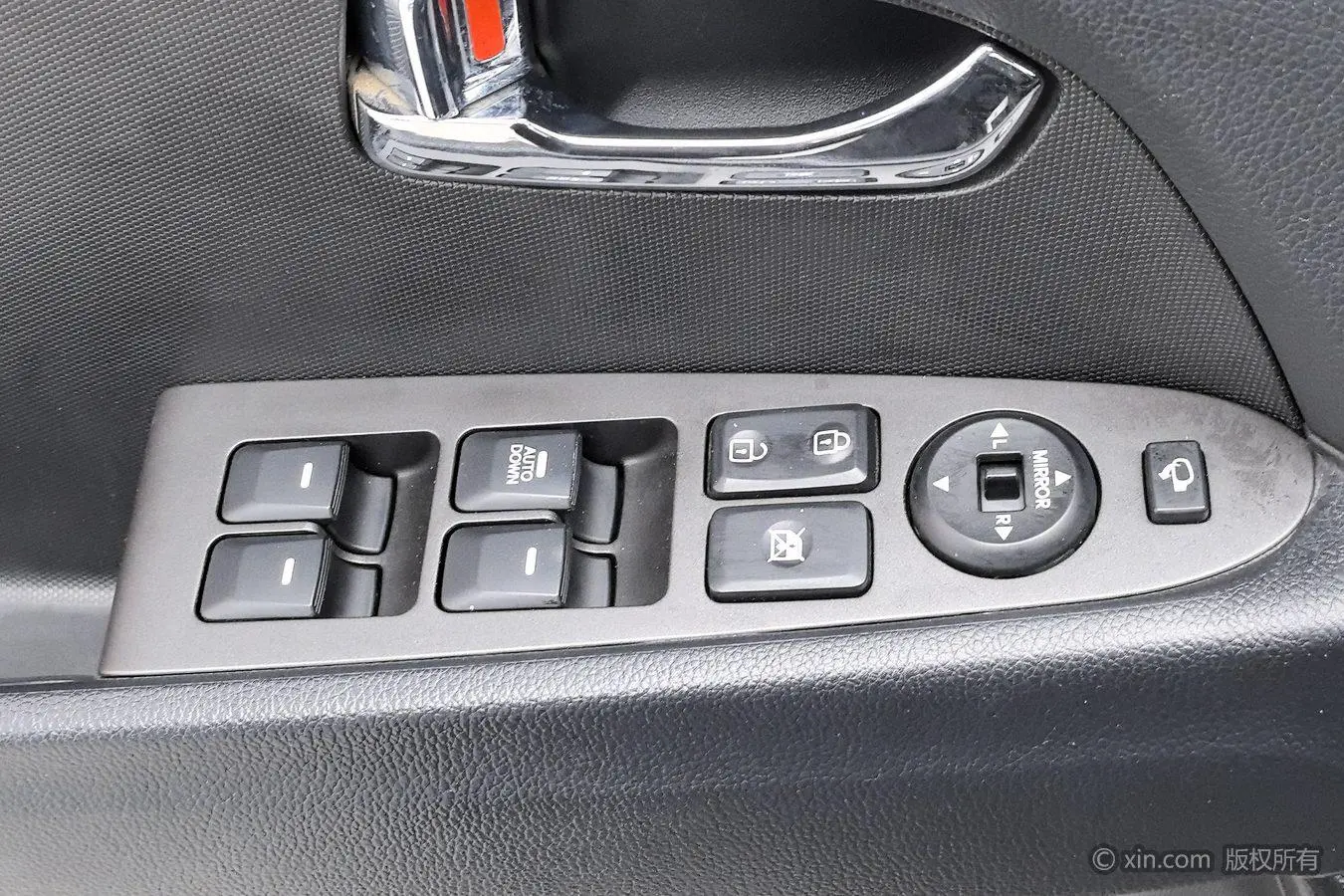 Kia Smart running 2.0L automatic two-wheel drive version DLX