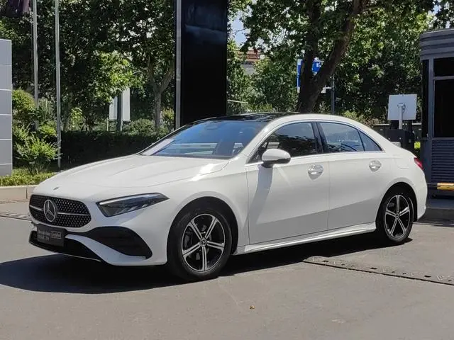 Mercedes-Benz Mercedes-Benz A-class A 200 L sports sedan fashion Version