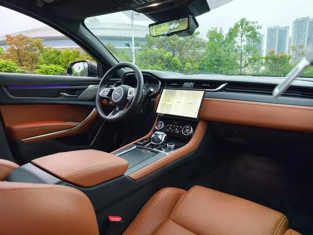 Jaguar Jaguar XFL 2.0T P300 four-wheel drive flagship sports gilt edition