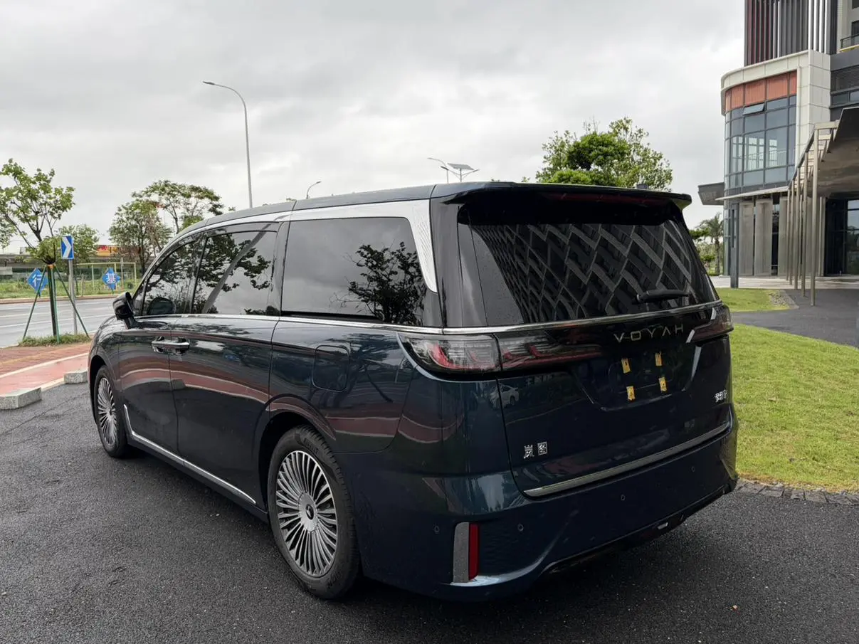 VOYAH Lantu Dreamer PHEV Four-wheel drive Premium Kunpeng Edition