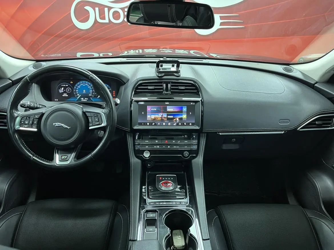 Jaguar Jaguar F-PACE 2.0T two-wheel drive R-Sport sports version
