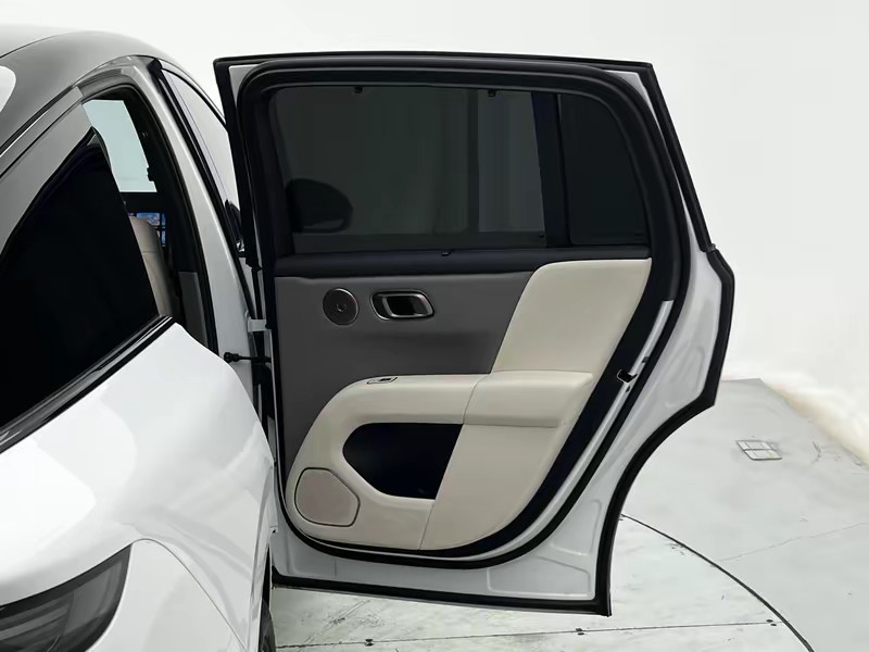 Li Auto Ideal i6 2025