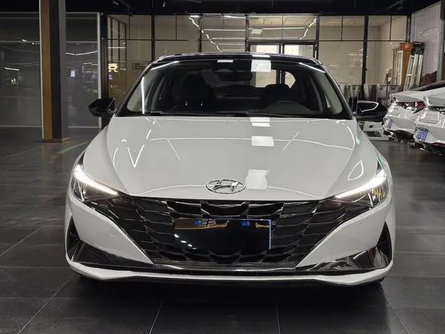 Hyundai Elantra 1.5L CVT LUX Premium Edition