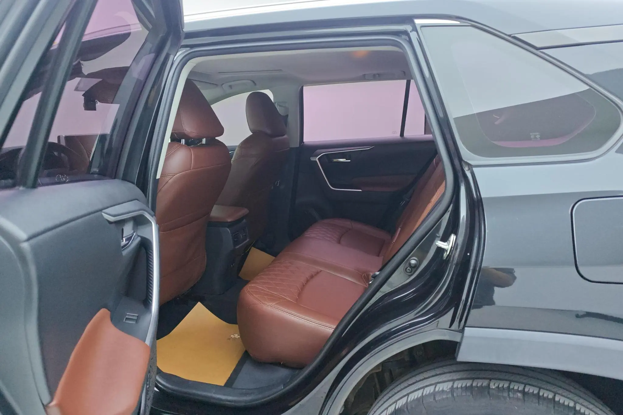 TOYOTA RAV4 Rongfang 2.0L CVT two-wheel drive fashion version