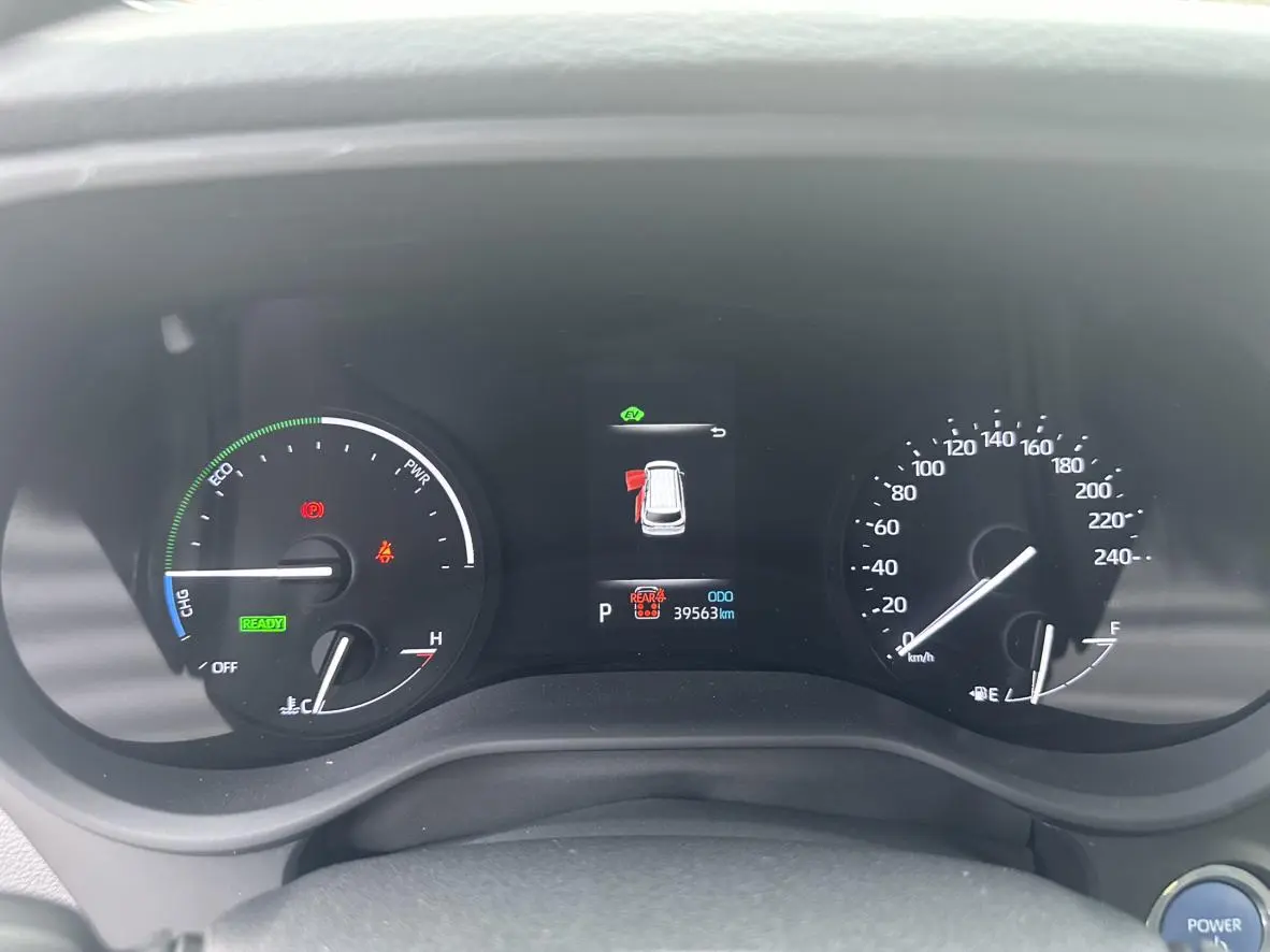 TOYOTA Saina Facelifted dual engine 2.5L Premium Edition