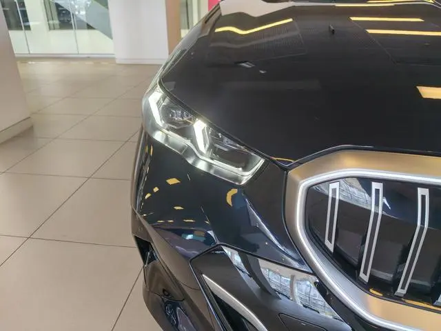 BMW BMW i5 eDrive40L M sports suit