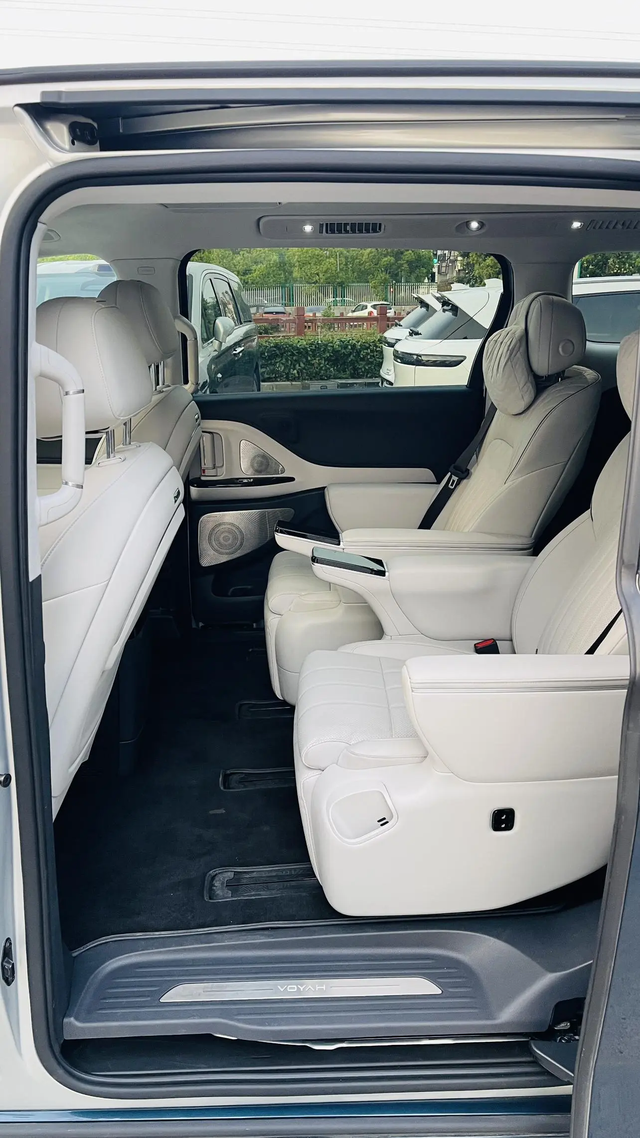 VOYAH Lantu Dreamer PHEV Four-wheel drive flagship dry version