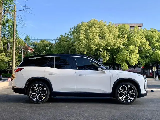 NIO NIO ES8 580KM signature version six seats