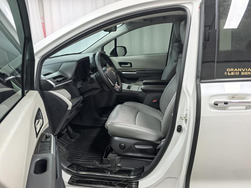 Toyota Gravia 2024