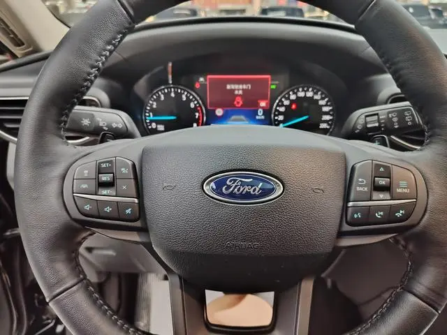 Ford Explorer EcoBoost 285 rear drive fashion version 6 seats