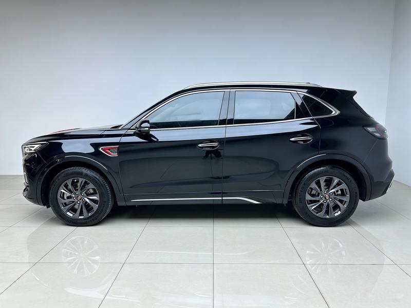 Hongqi Red Flag HS5 2023