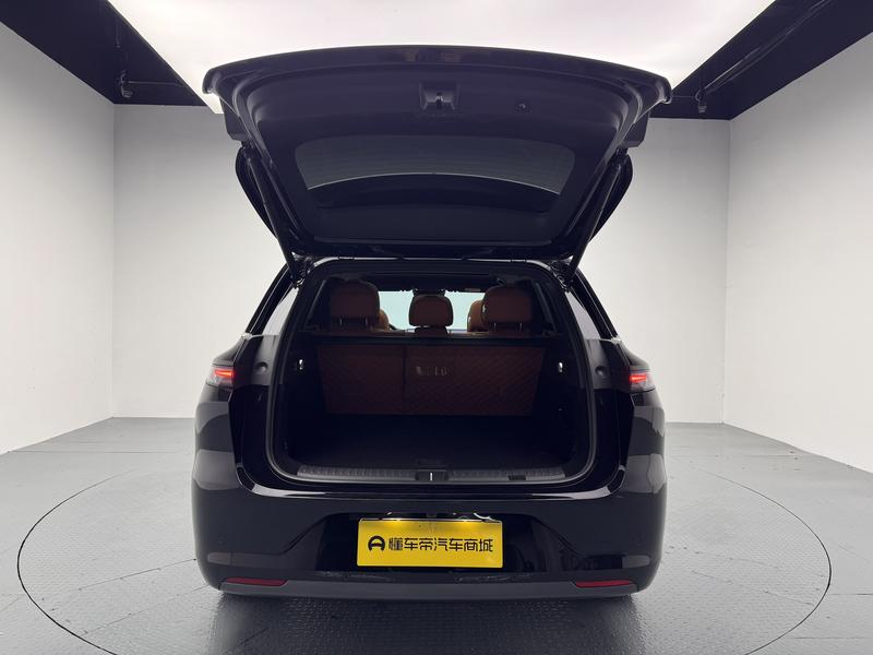 Li Auto Ideal L6 2025