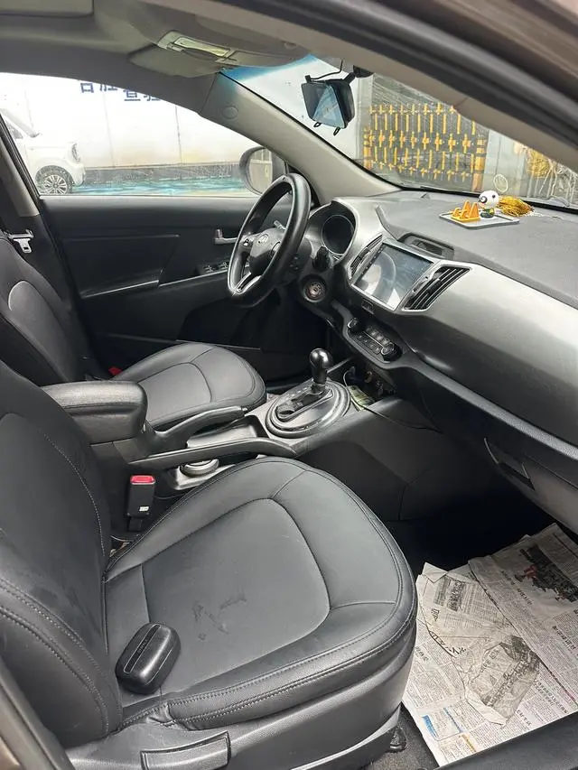 Kia Smart running 2.0L automatic two-wheel drive version Premium