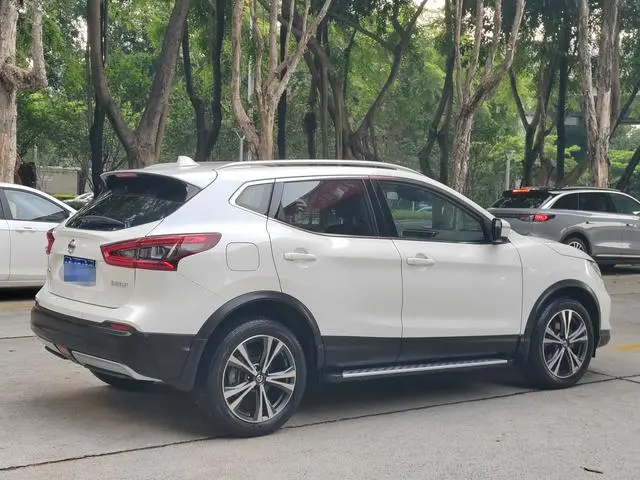 Nissan Qashqai 2.0 L XV Smart Edition
