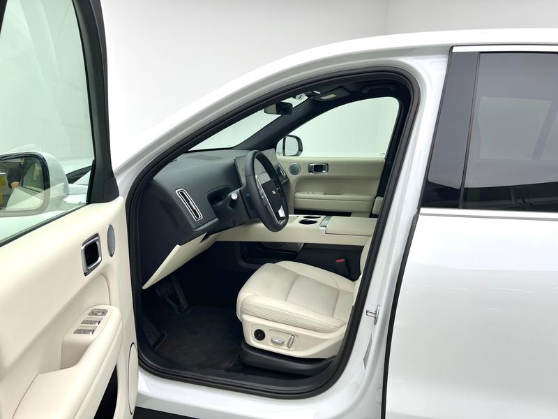 Li Auto Ideal L6 2025