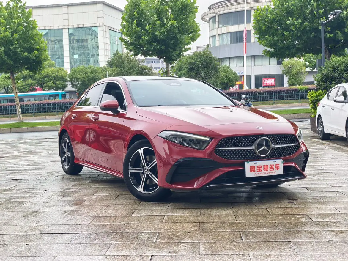 Mercedes-Benz Mercedes-Benz A-class A 200 L sports sedan fashion Version