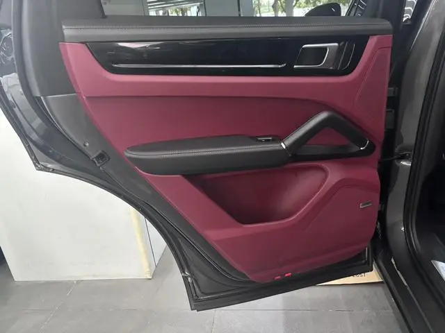 Porsche Cayenne E-Hybrid Cayenne E-Hybrid 2.0T Platinum Edition