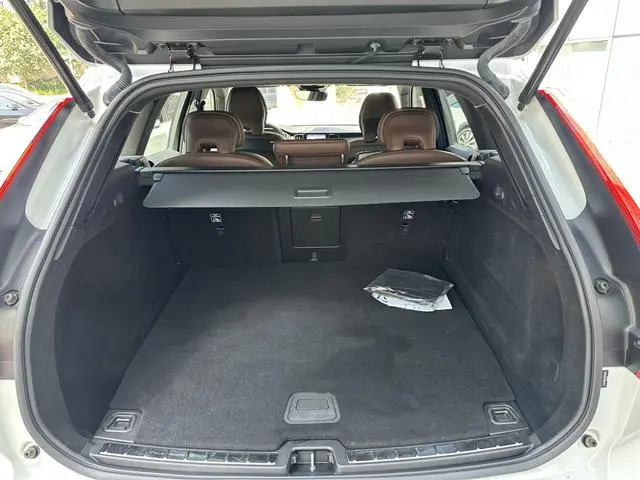 Volvo Volvo XC60 PHEV T8 four-wheel drive long battery life Zhiyuan Deluxe Edition