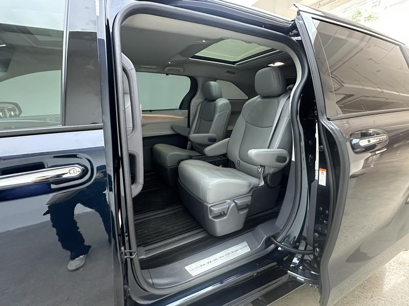 Toyota Gravia 2022