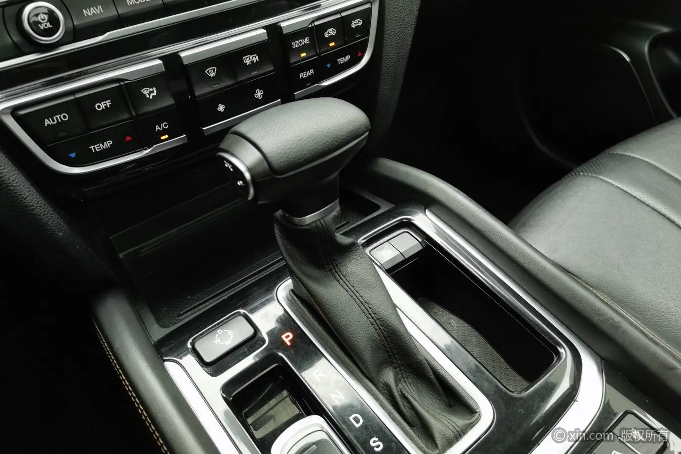 GAC Trumpchi GS8 320T two-wheel drive luxury Zhilian Edition 7 seats