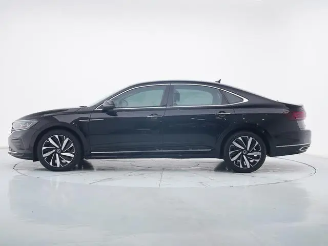 Volkswagen Passat 330TSI Deluxe Edition