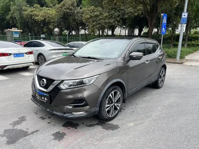 Nissan Qashqai 2.0L CVT Deluxe Edition