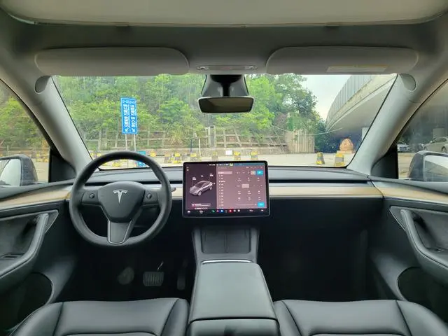 Tesla Model Y Standard battery life, rear-wheel drive version