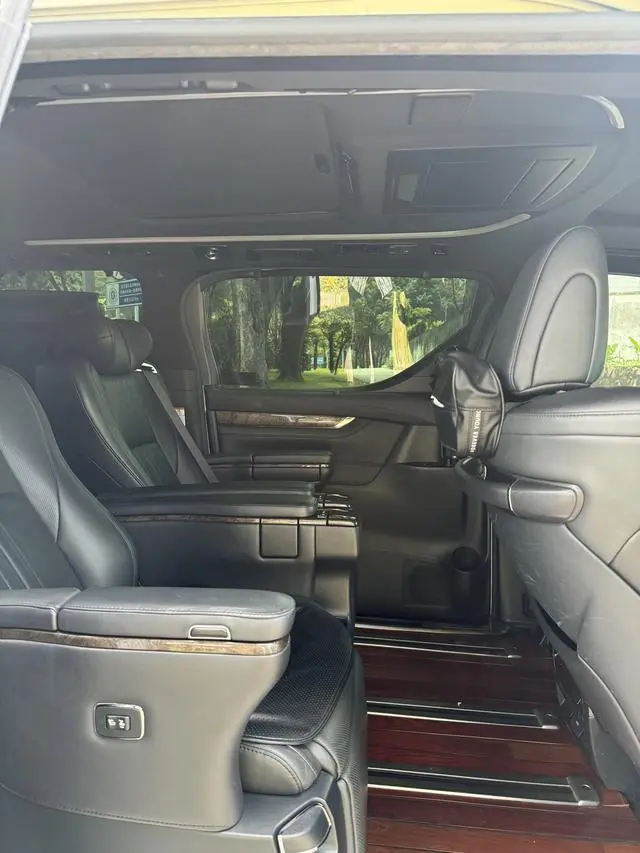 TOYOTA Elfa Dual engine 2.5L Premium Edition