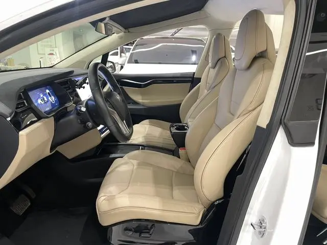 Tesla Model X 90D
