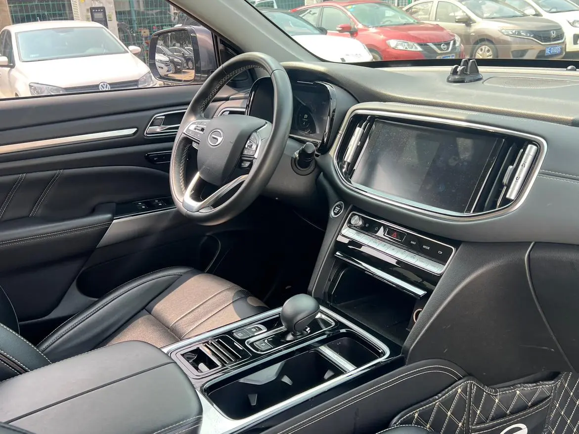 GAC Trumpchi GS8 390T two-wheel drive Luxury Zhilian Commemorative Edition
