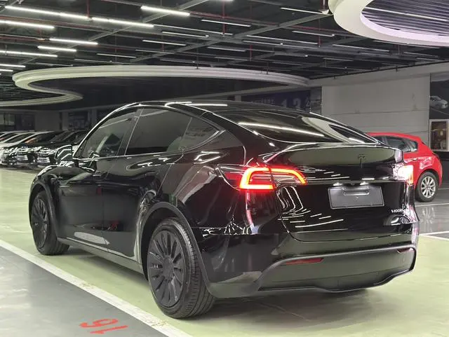 Tesla Model Y Facelifted rear-wheel drive version