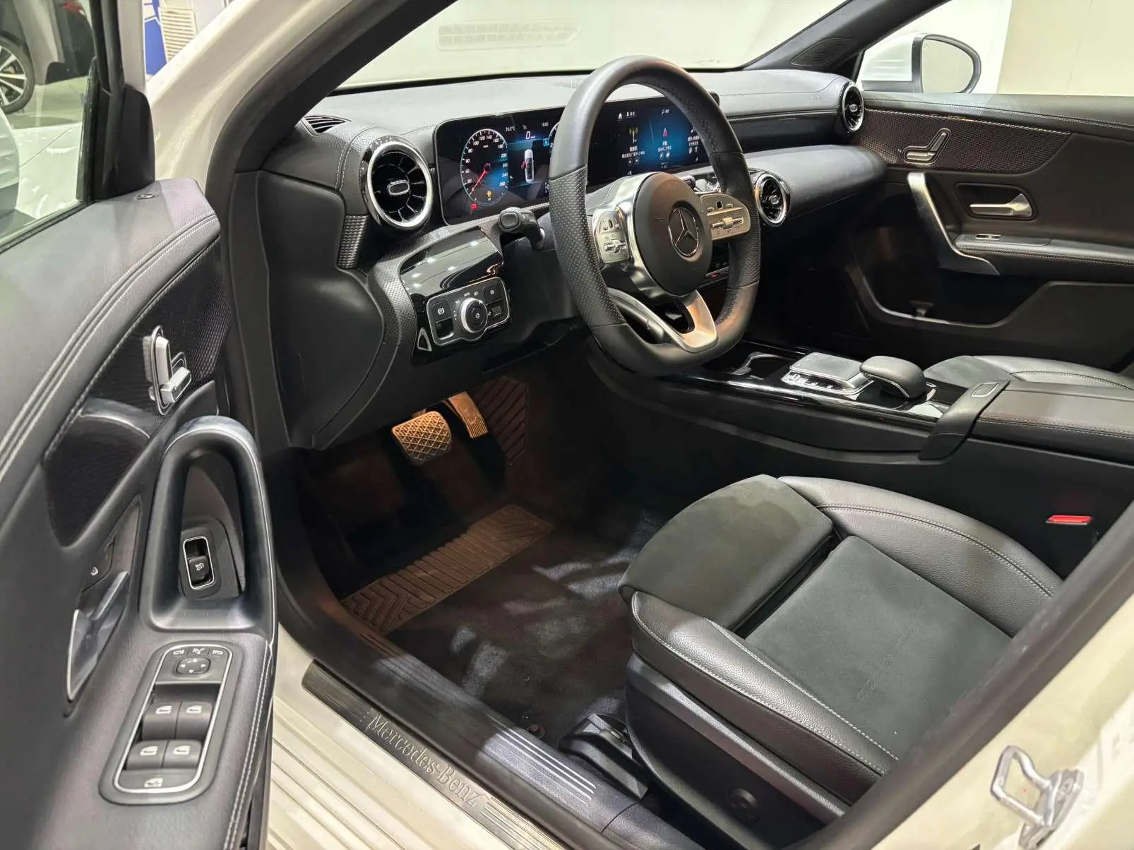 Mercedes-Benz Mercedes-Benz A-class A 200 L sports sedan