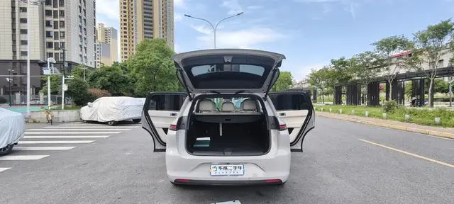 Li Auto Ideal L6 Max version
