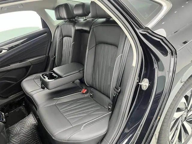 Volkswagen Passat 330TSI Deluxe Edition