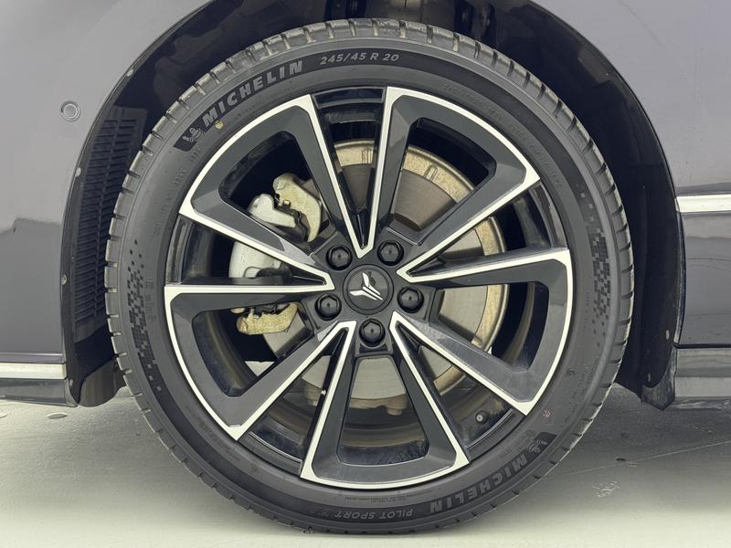 Voyah Lantu Chasing Light PHEV 2024