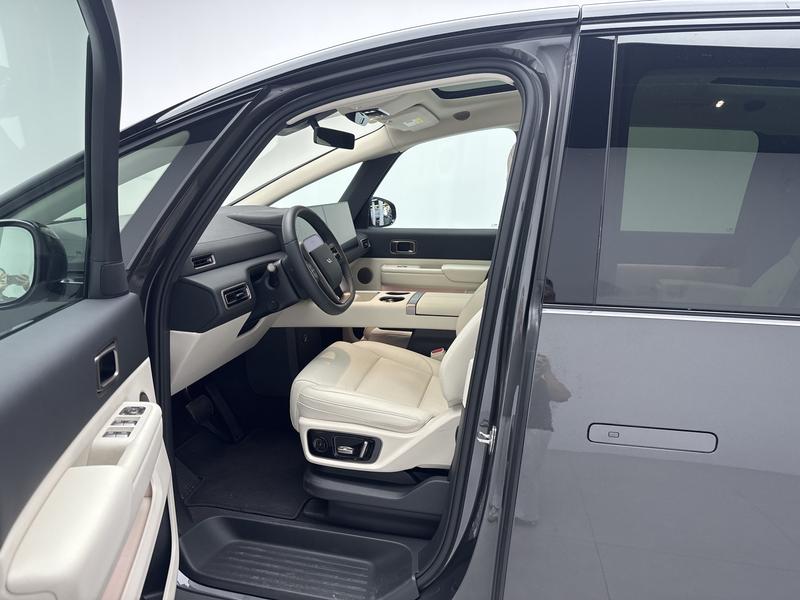 Li Auto Ideal MEGA 2025