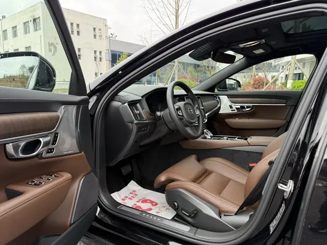 Volvo Volvo S90 PHEV T8 four-wheel drive long battery life Zhiya Deluxe Edition
