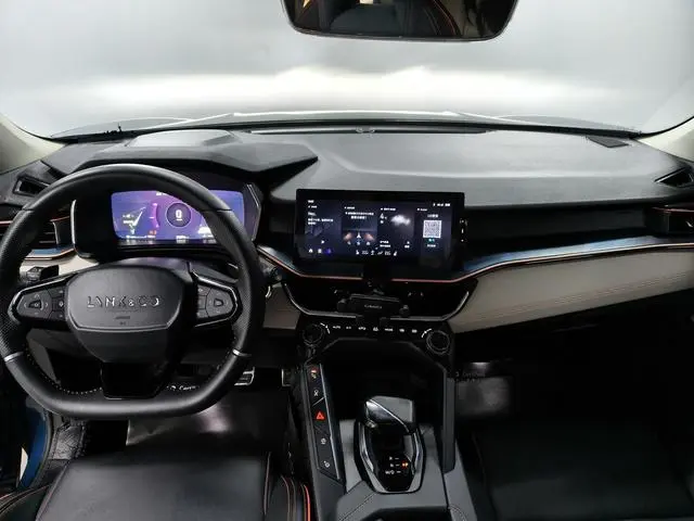 LYNK & CO Lynk 06 1.5T Yao Halo