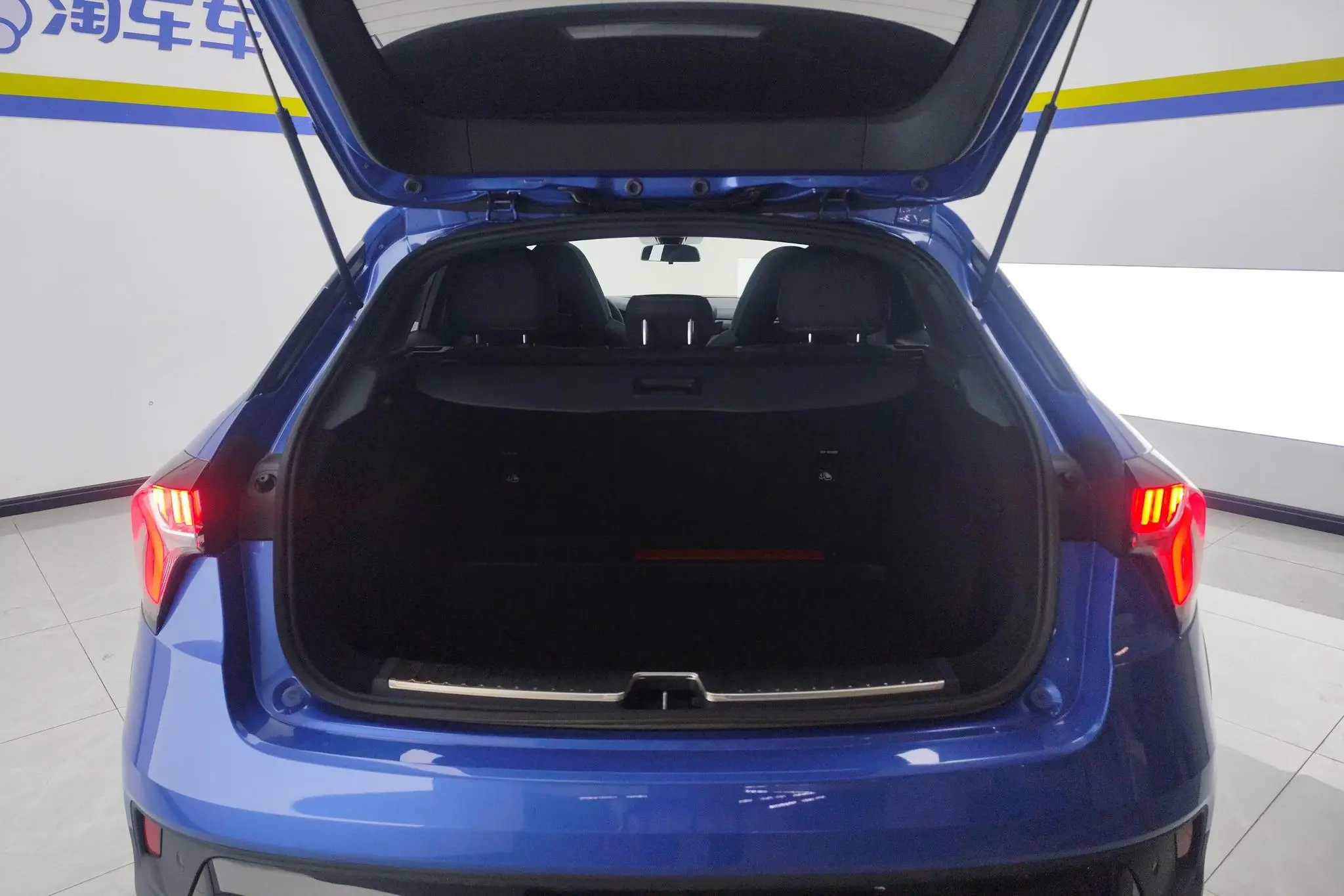 LYNK & CO Lynk &Co. 01 EM-P 1.5T Jinguo VI