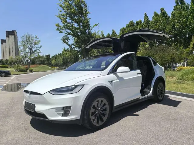 Tesla Model X 90D