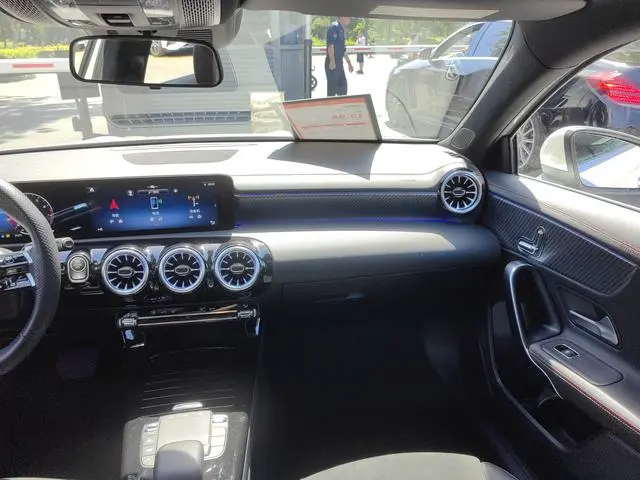 Mercedes-Benz Mercedes-Benz A-class A 200 L sports sedan fashion Version