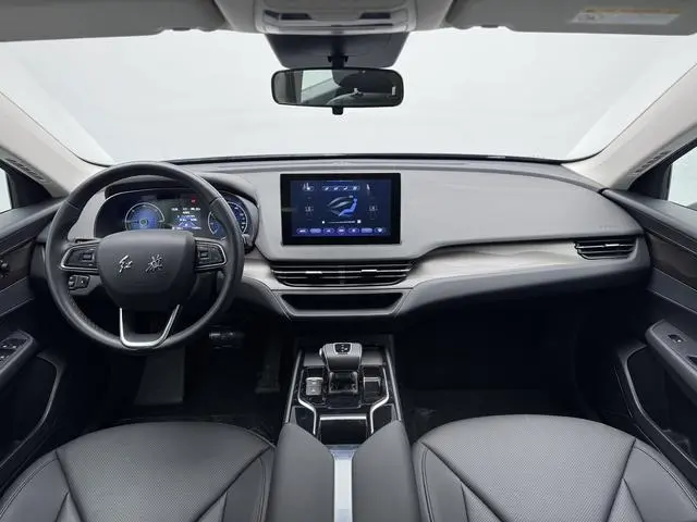 Hongqi Hongqi E-QM5 Facelift basic travel version