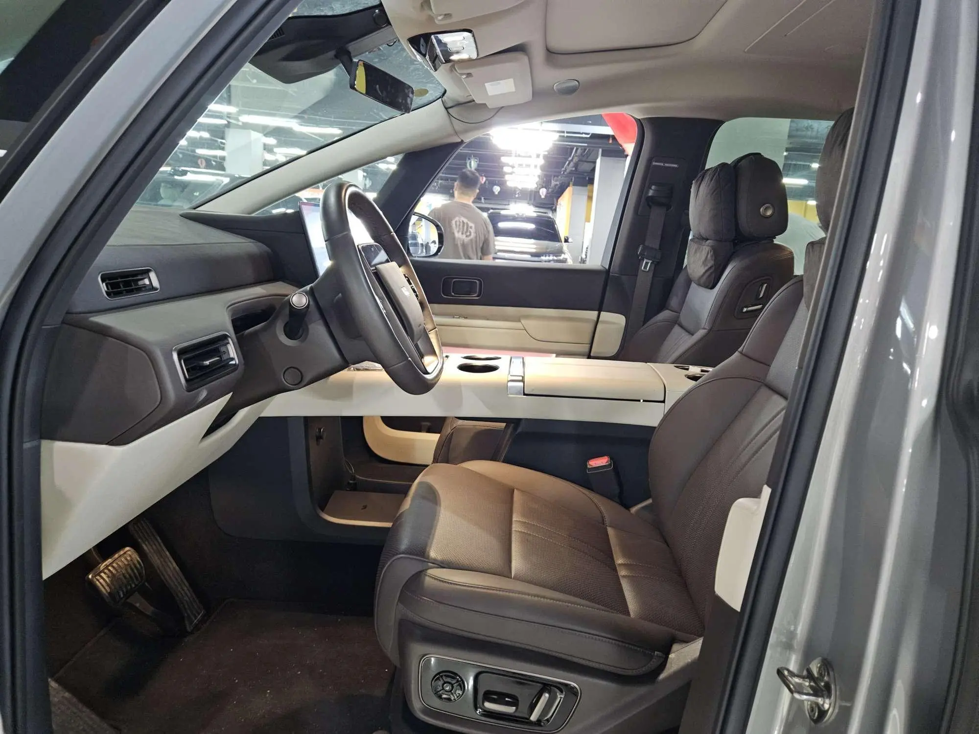 Li Auto Ideal MEGA Ultra version
