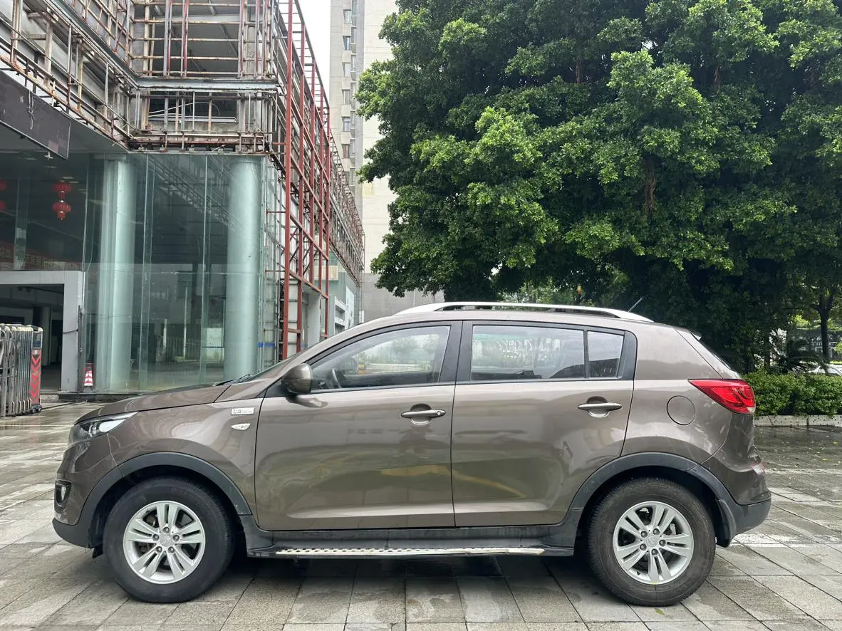 Kia Smart running 2.0L automatic two-wheel drive version Premium